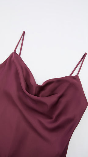 Abito Midi in Satin con Spalline e Scollatura a Collo d'Anatra - Eleganza Senza Tempo per Serate