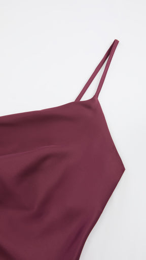 Abito Midi in Satin con Spalline e Scollatura a Collo d'Anatra - Eleganza Senza Tempo per Serate