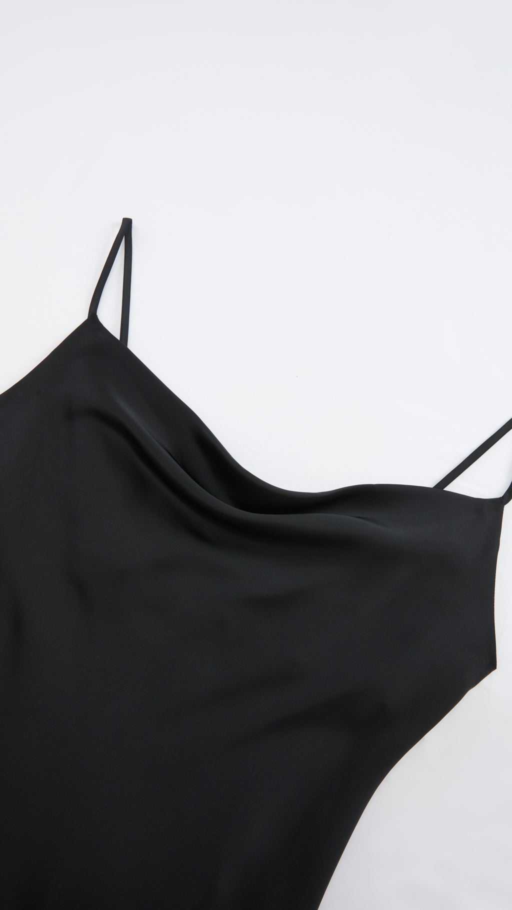 Abito Midi in Satin con Spalline e Scollatura a Collo d'Anatra - Eleganza Senza Tempo per Serate