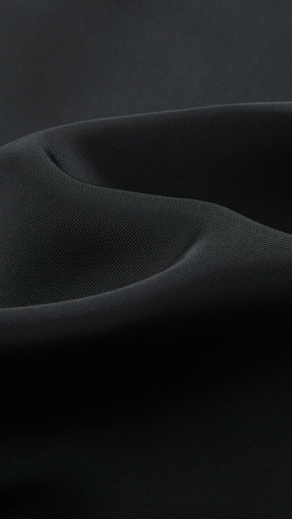 Abito Midi in Satin con Spalline e Scollatura a Collo d'Anatra - Eleganza Senza Tempo per Serate
