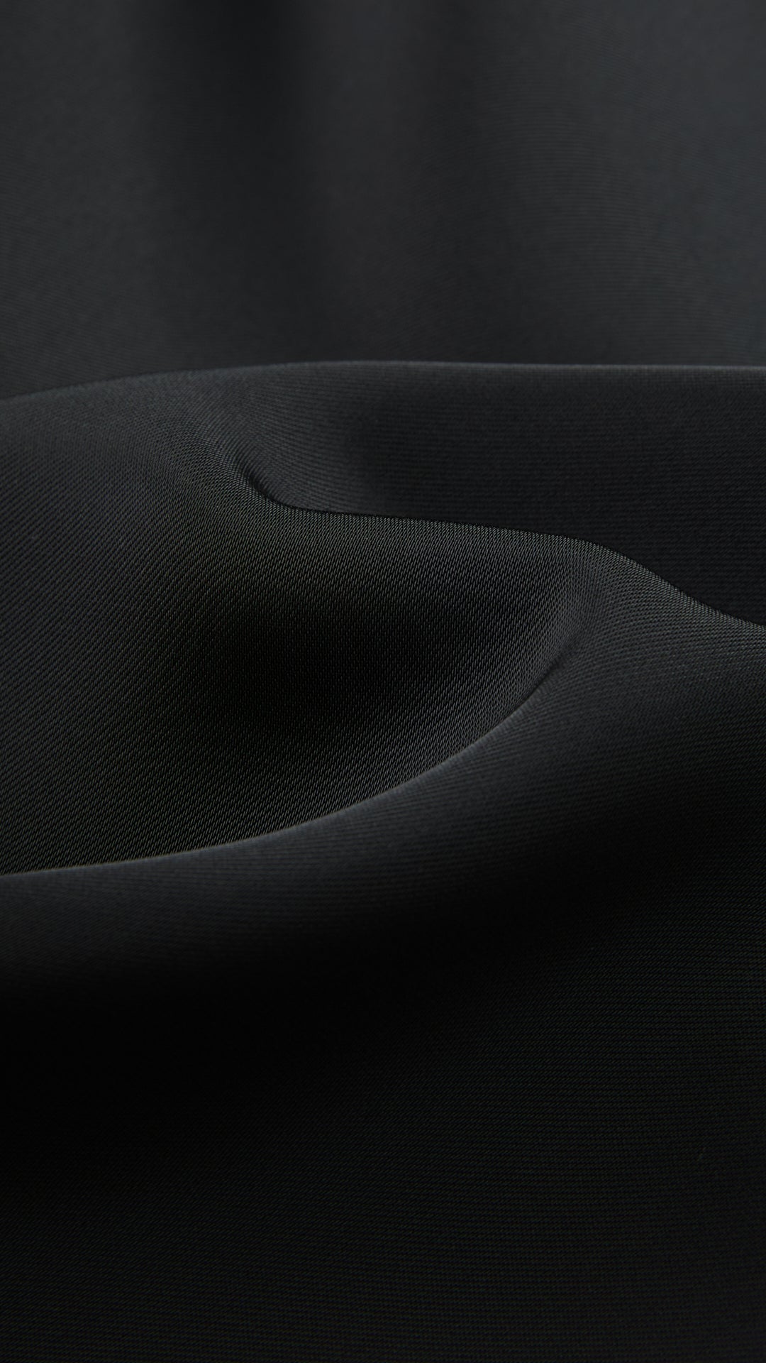 Abito Midi in Satin con Scollatura a Collo d'Anatra e Spalline - Eleganza Asimmetrica per Serate