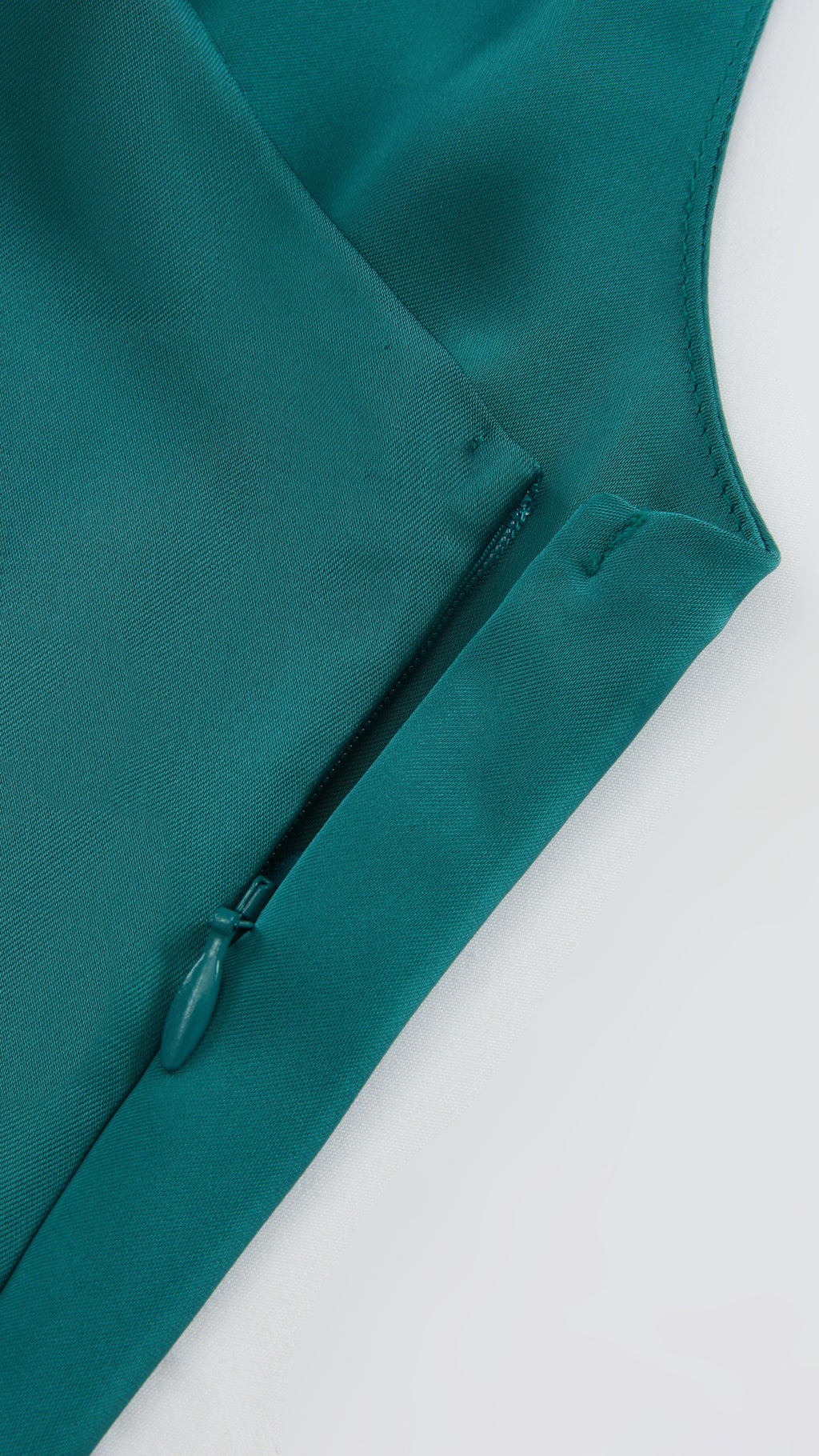 Abito Lungo Monospalla in Satin con Spacco - Eleganza Senza Tempo per Matrimoni e Serate