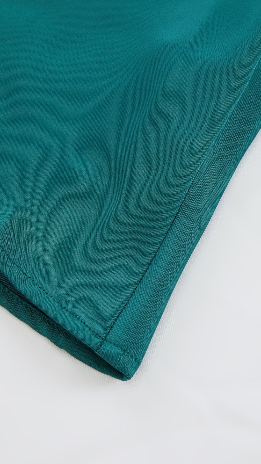 Abito Lungo Monospalla in Satin con Spacco - Eleganza Senza Tempo per Matrimoni e Serate