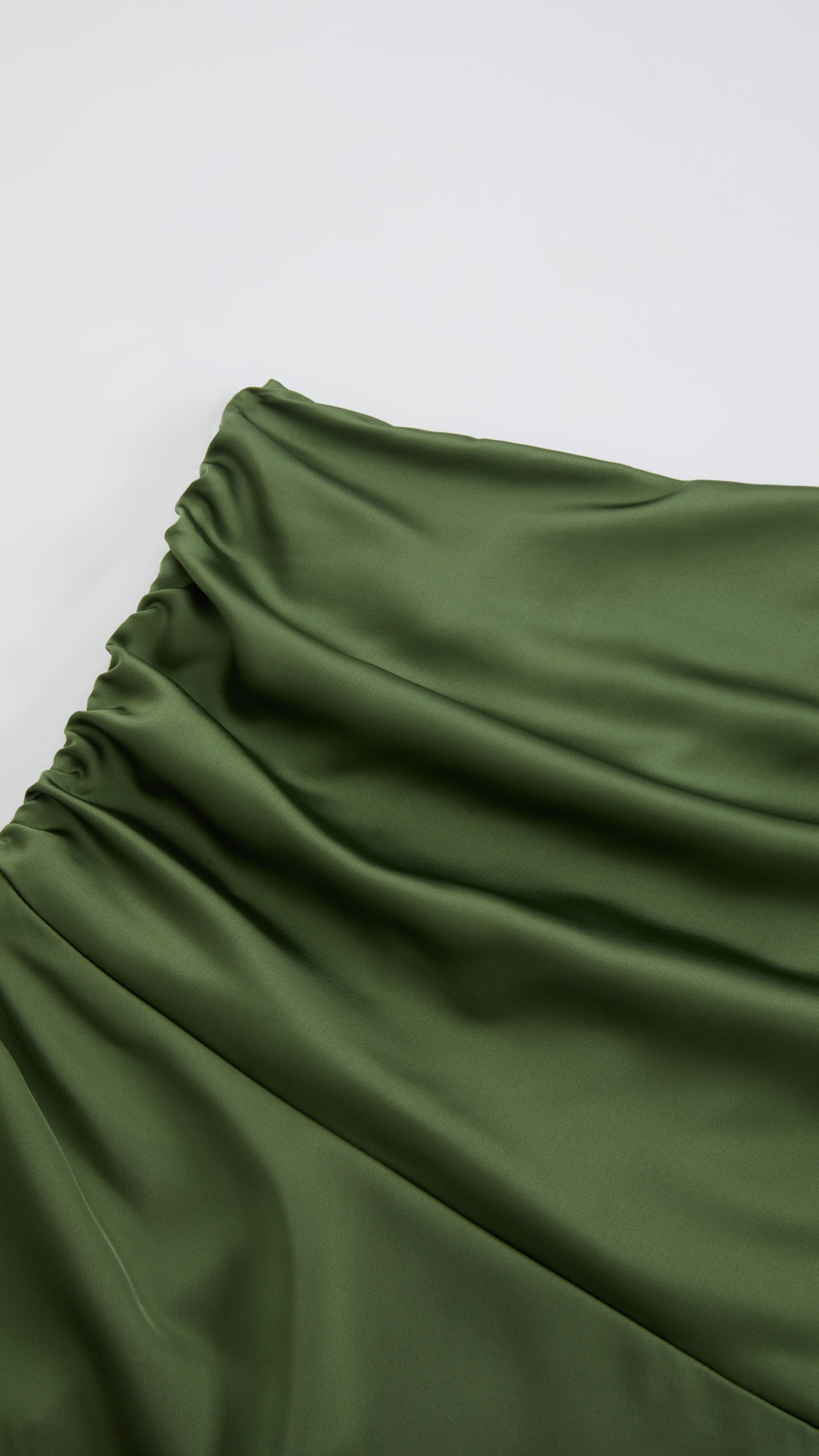 Abito Lungo Monospalla in Satin con Spacco - Eleganza Senza Tempo per Matrimoni e Serate