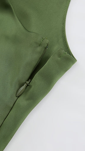 Abito Lungo Monospalla in Satin con Spacco - Eleganza Senza Tempo per Matrimoni e Serate