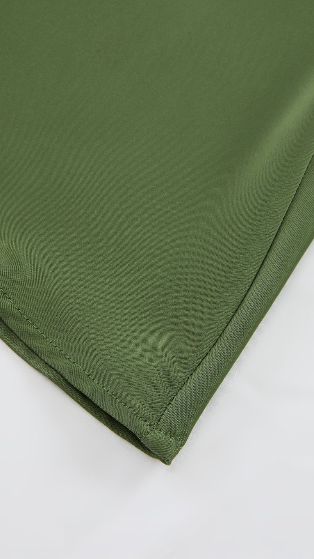 Abito Lungo Monospalla in Satin con Spacco - Eleganza Senza Tempo per Matrimoni e Serate