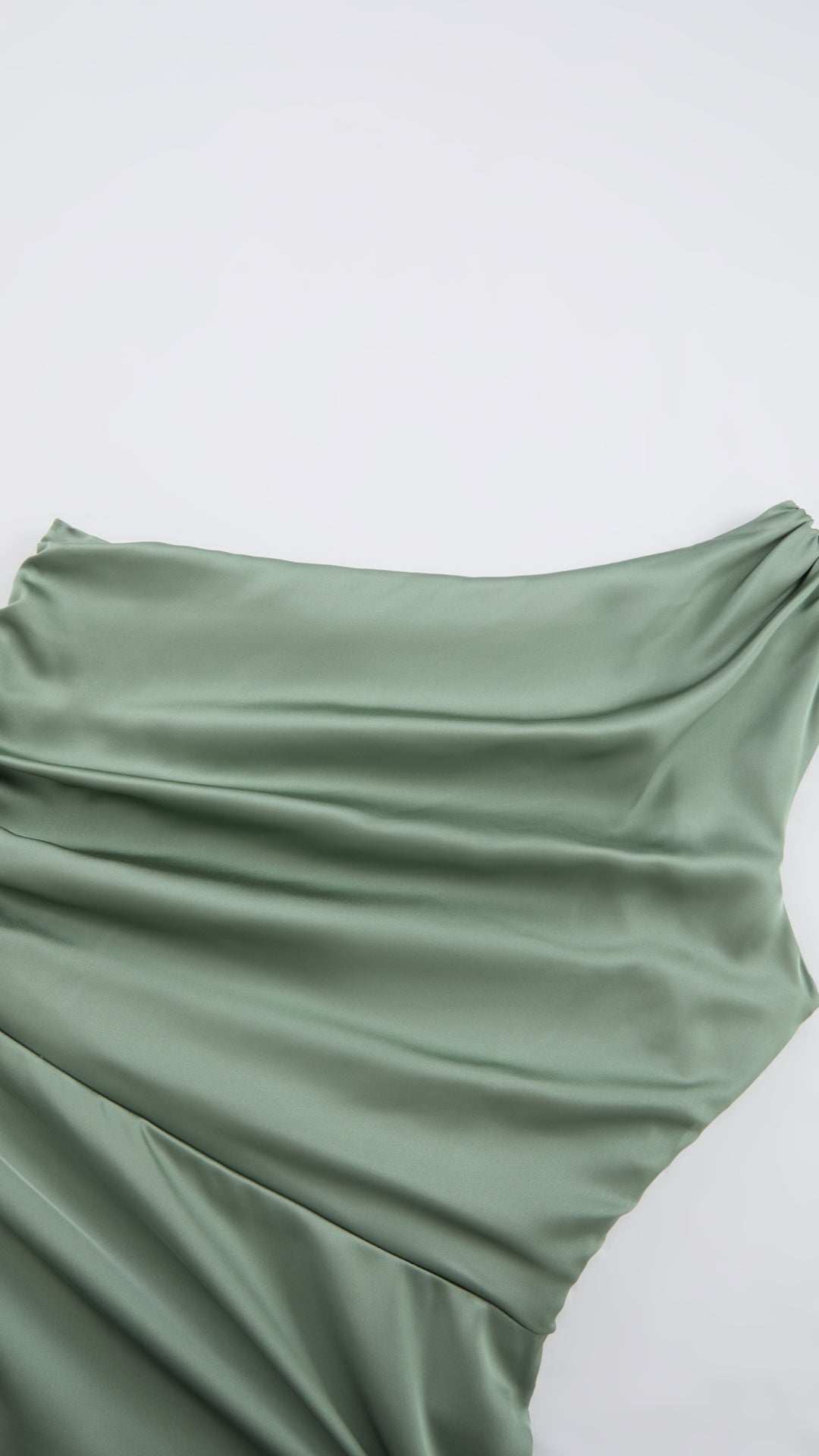 Abito Lungo Monospalla in Satin con Spacco - Eleganza Senza Tempo per Matrimoni e Serate