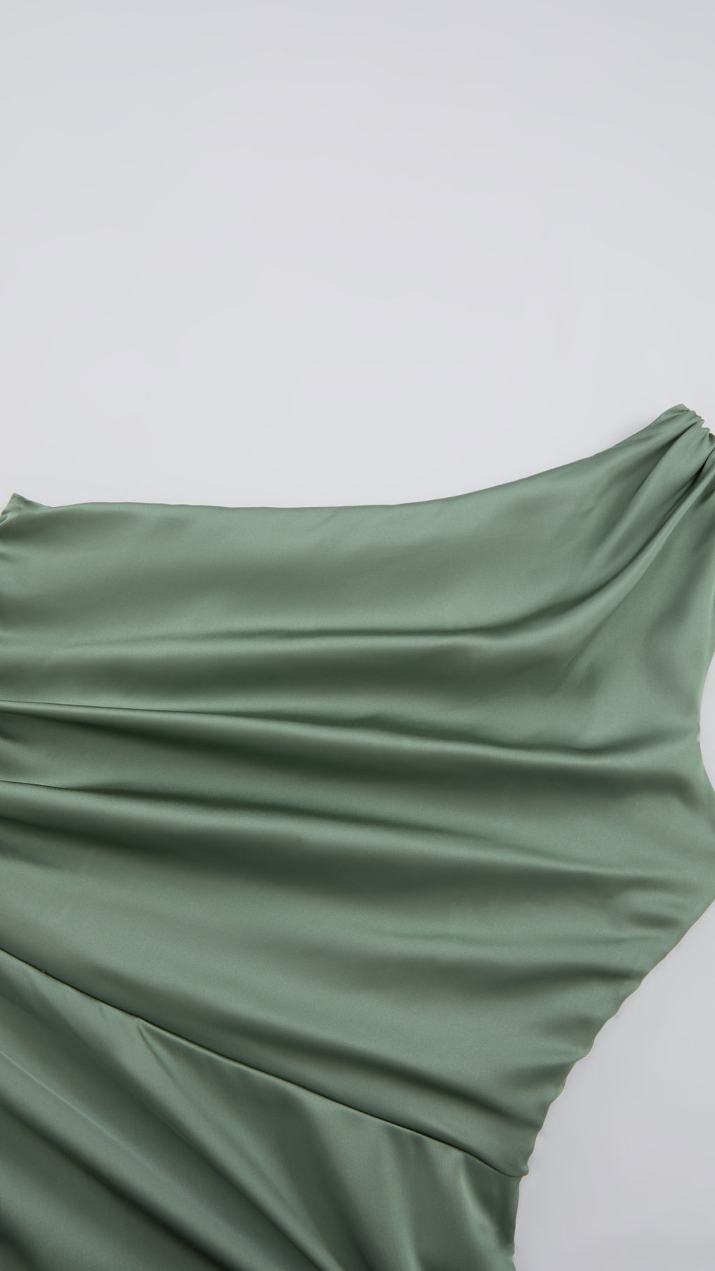 Abito Lungo Monospalla in Satin con Spacco - Eleganza Senza Tempo per Matrimoni e Serate