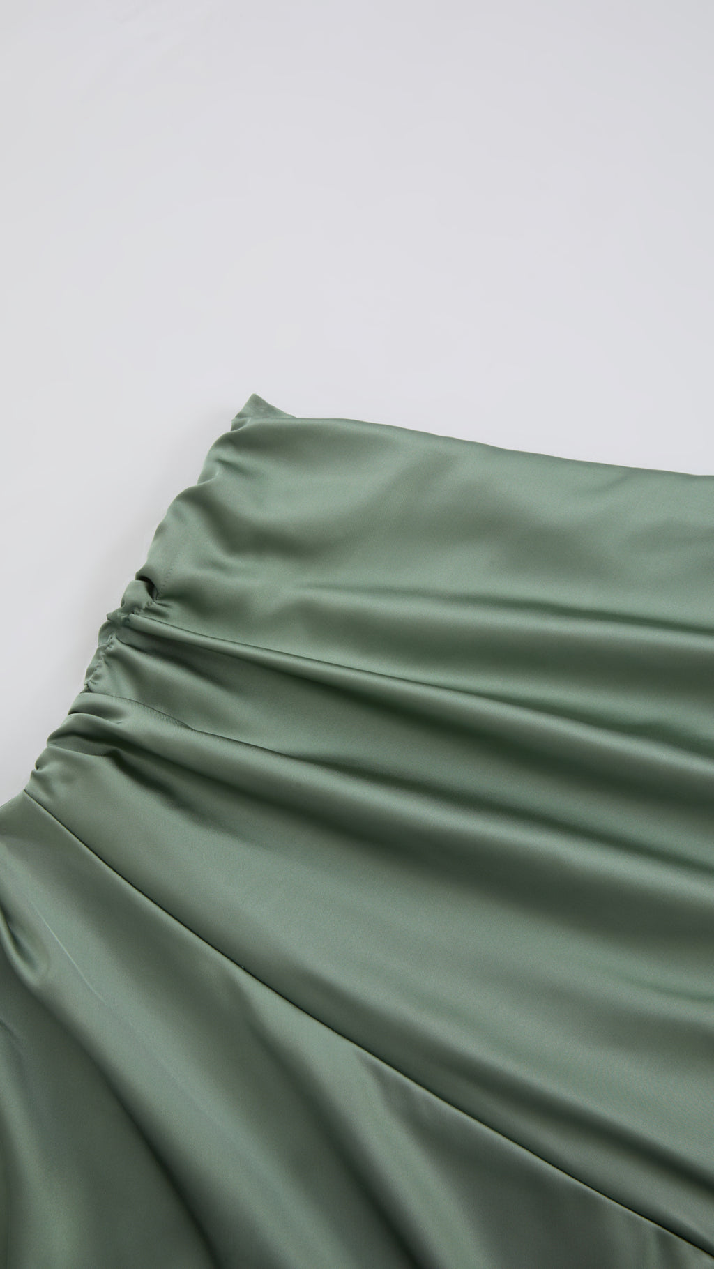 Abito Lungo Monospalla in Satin con Spacco - Eleganza Senza Tempo per Matrimoni e Serate