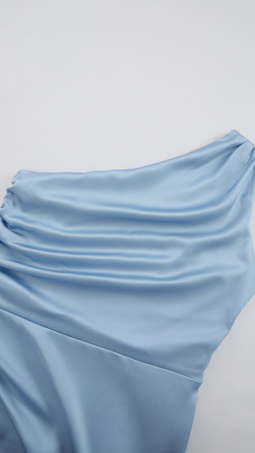 Abito Lungo Monospalla in Satin con Spacco - Eleganza Senza Tempo per Matrimoni e Serate