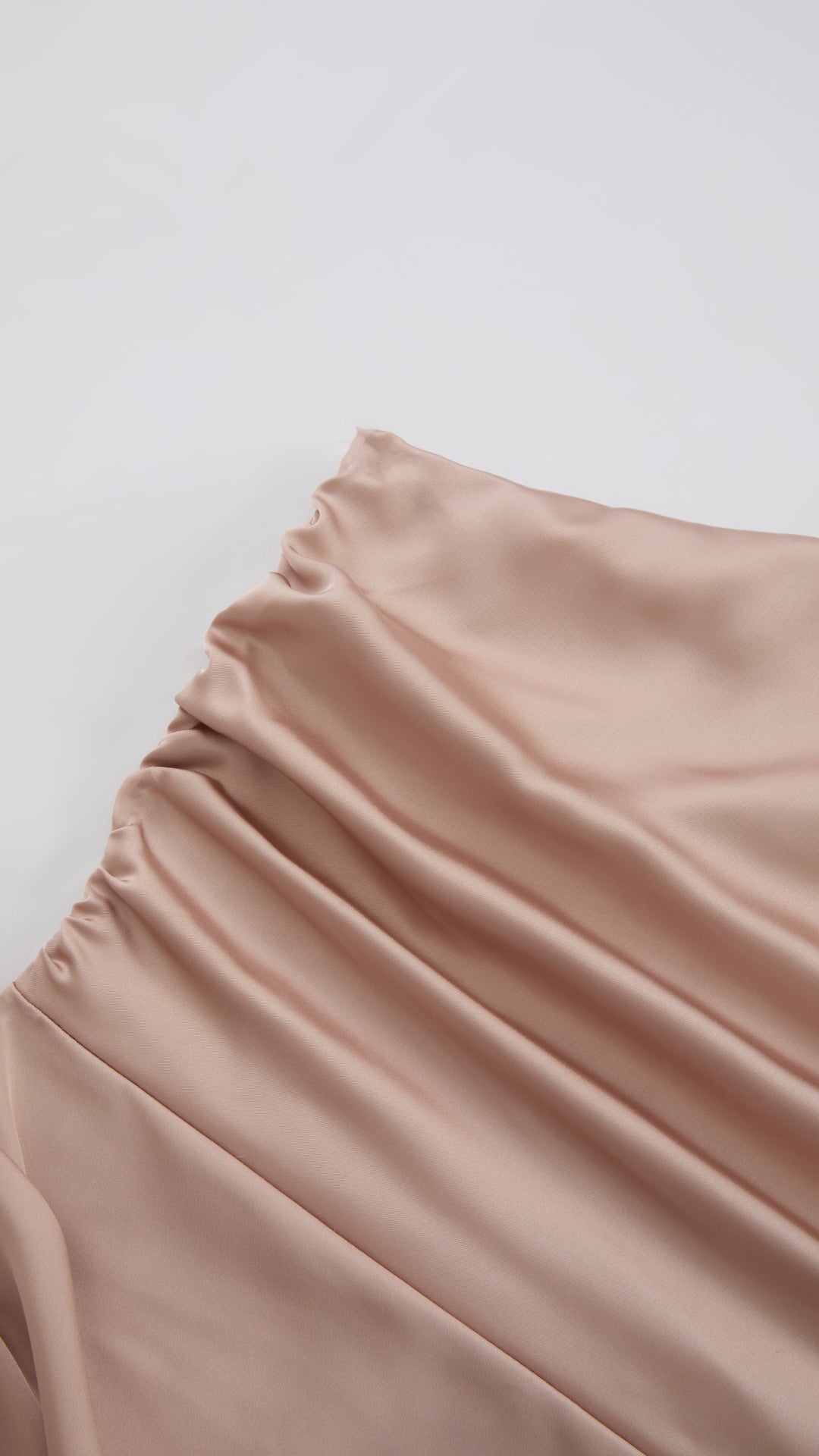 Abito Lungo Monospalla in Satin con Spacco - Eleganza Senza Tempo per Matrimoni e Serate