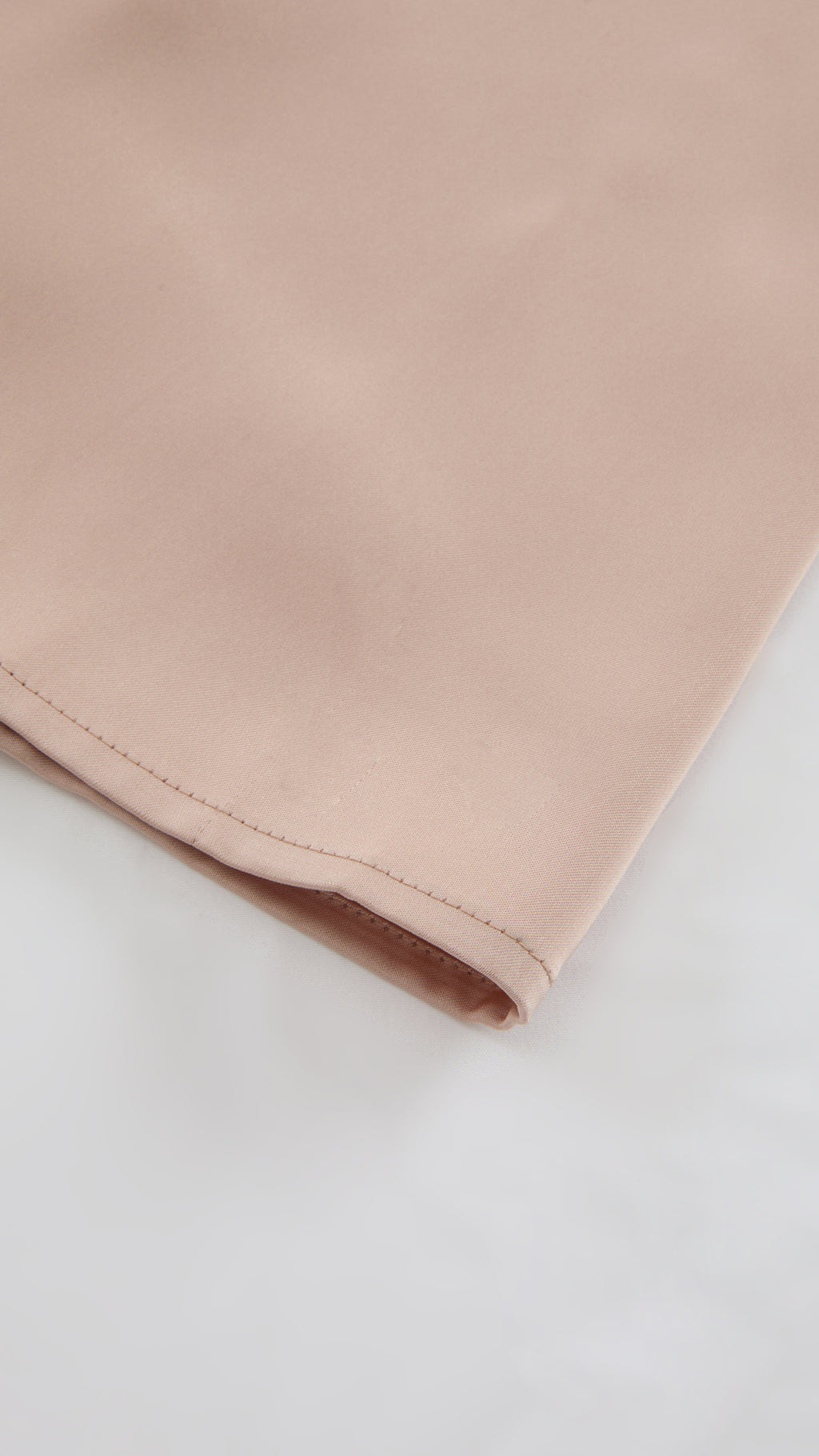 Abito Lungo Monospalla in Satin con Spacco - Eleganza Senza Tempo per Matrimoni e Serate