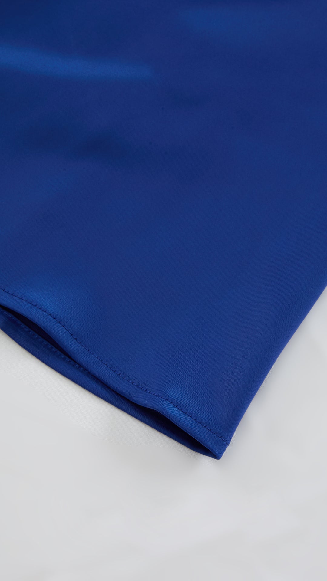 Abito Lungo Monospalla in Satin con Spacco - Eleganza Senza Tempo per Matrimoni e Serate