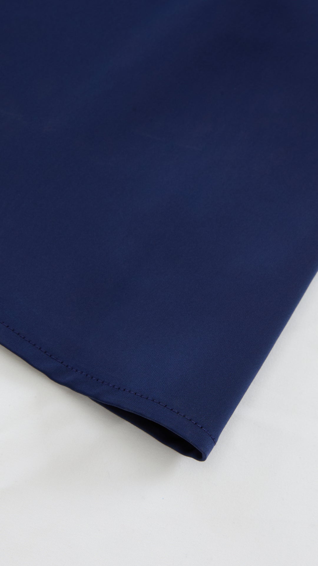 Abito Lungo Monospalla in Satin con Spacco - Eleganza Senza Tempo per Matrimoni e Serate