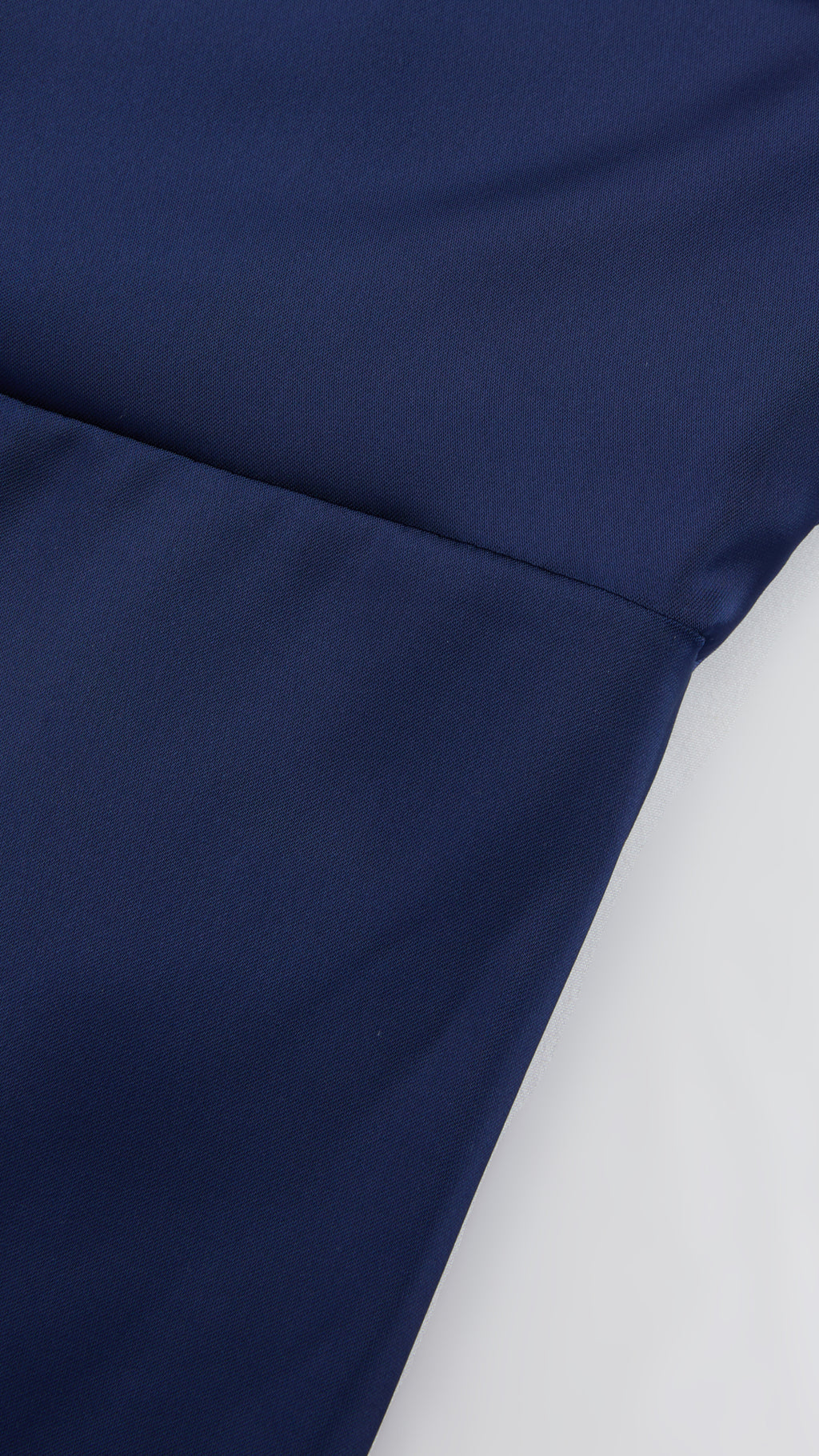 Abito Lungo Monospalla in Satin con Spacco - Eleganza Senza Tempo per Matrimoni e Serate
