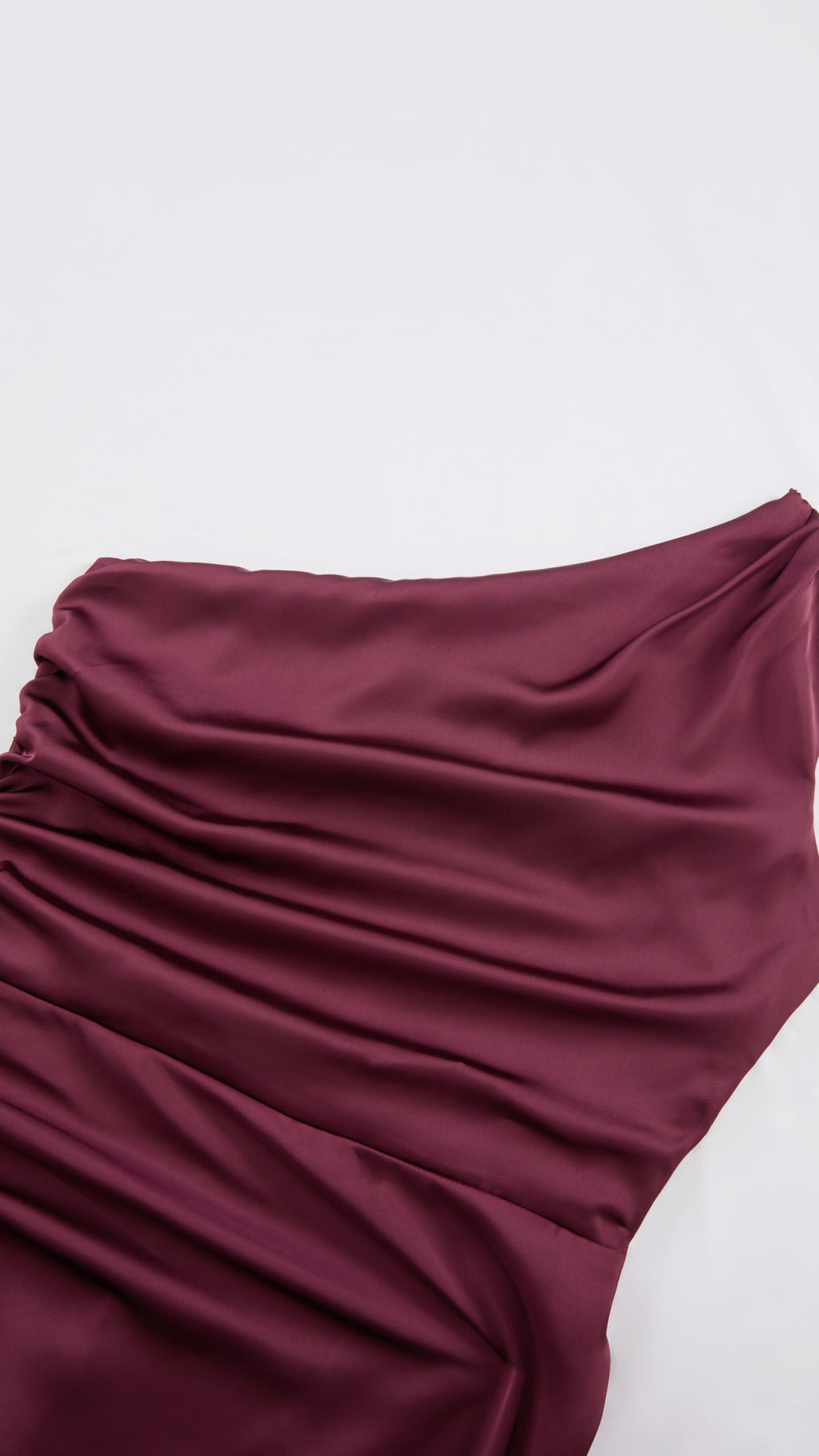 Abito Lungo Monospalla in Satin con Spacco - Eleganza Senza Tempo per Matrimoni e Serate