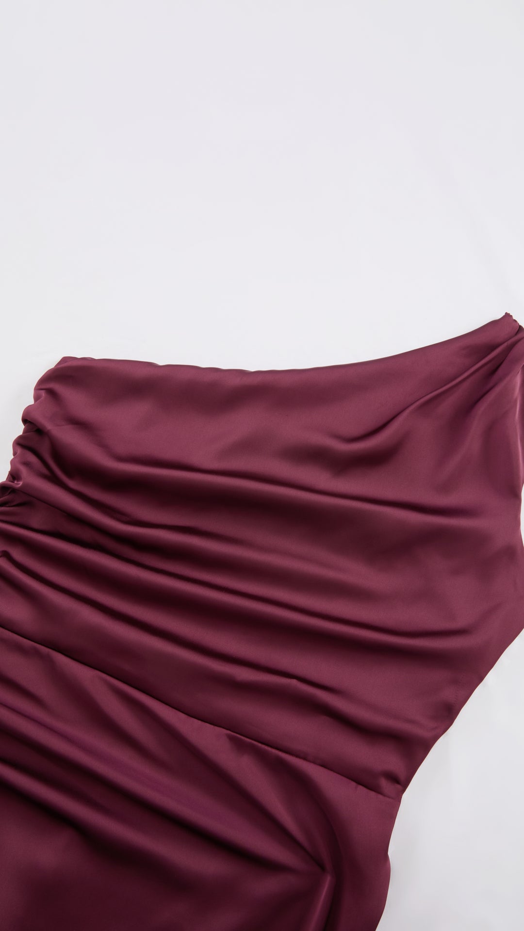 Abito Lungo Monospalla in Satin con Spacco - Eleganza Senza Tempo per Matrimoni e Serate