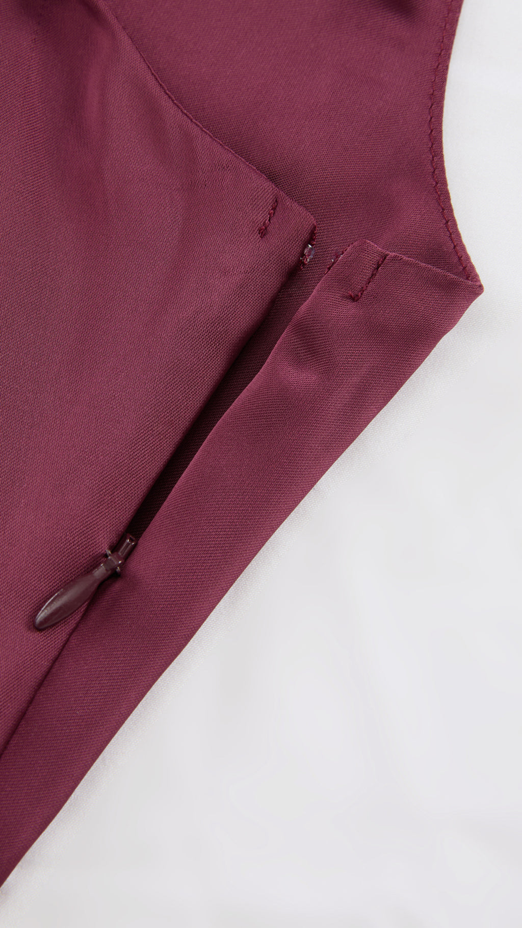 Abito Lungo Monospalla in Satin con Spacco - Eleganza Senza Tempo per Matrimoni e Serate