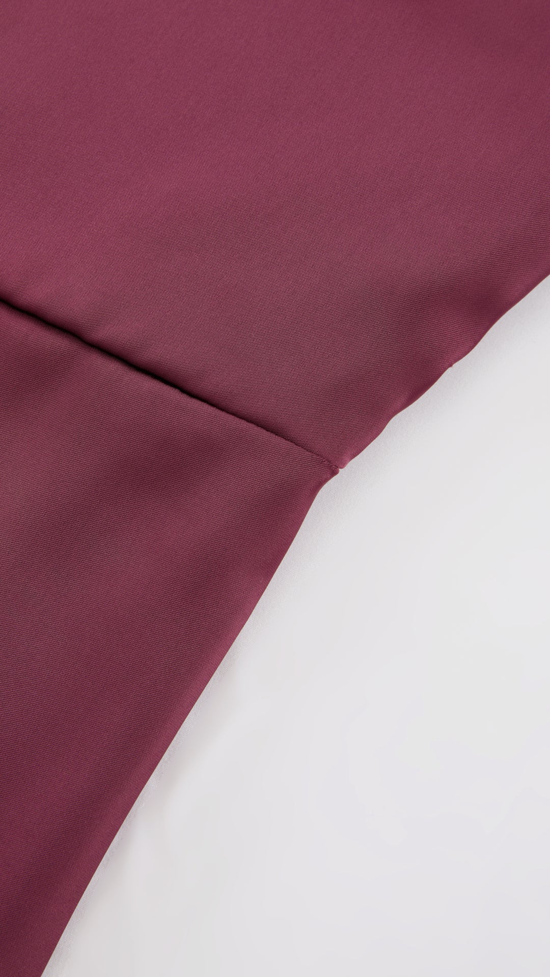 Abito Lungo Monospalla in Satin con Spacco - Eleganza Senza Tempo per Matrimoni e Serate