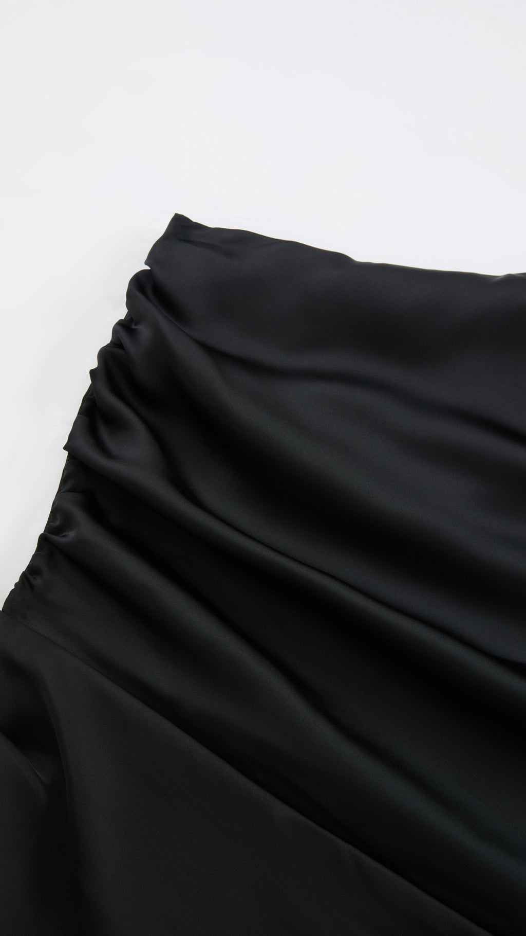 Abito Lungo Monospalla in Satin con Spacco - Eleganza Senza Tempo per Matrimoni e Serate