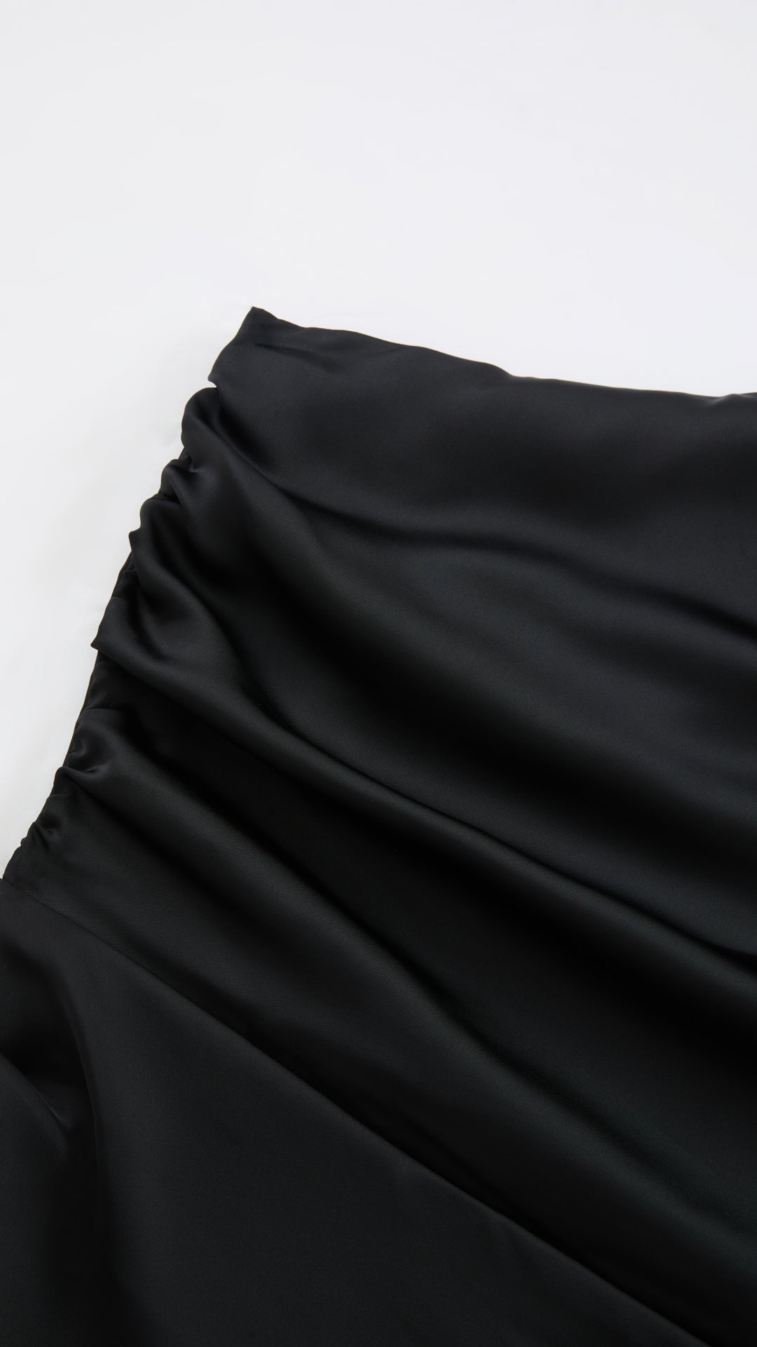Abito Lungo Monospalla in Satin con Spacco - Eleganza Senza Tempo per Matrimoni e Serate