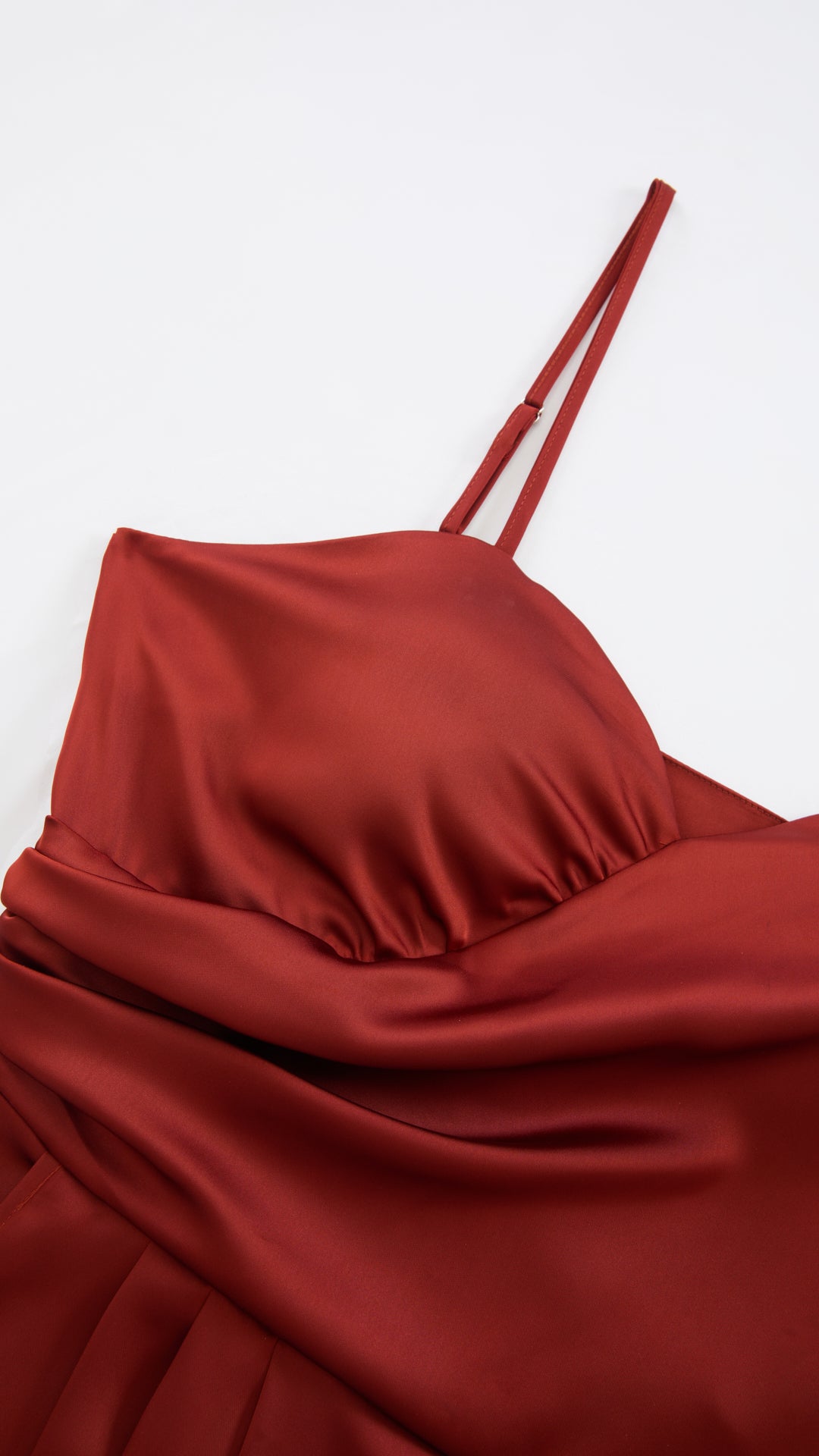 Abito Lungo a Spalline in Satin con Busto a Cuore - Eleganza per Matrimoni e Serate Speciali