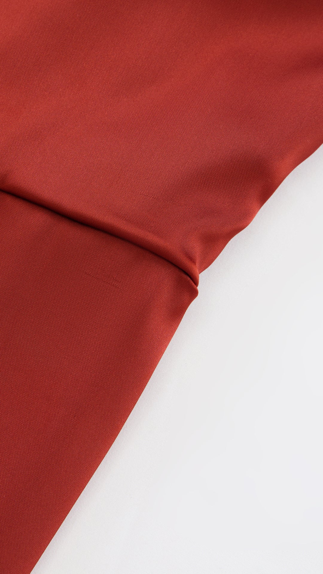 Abito Lungo a Spalline in Satin con Busto a Cuore - Eleganza per Matrimoni e Serate Speciali