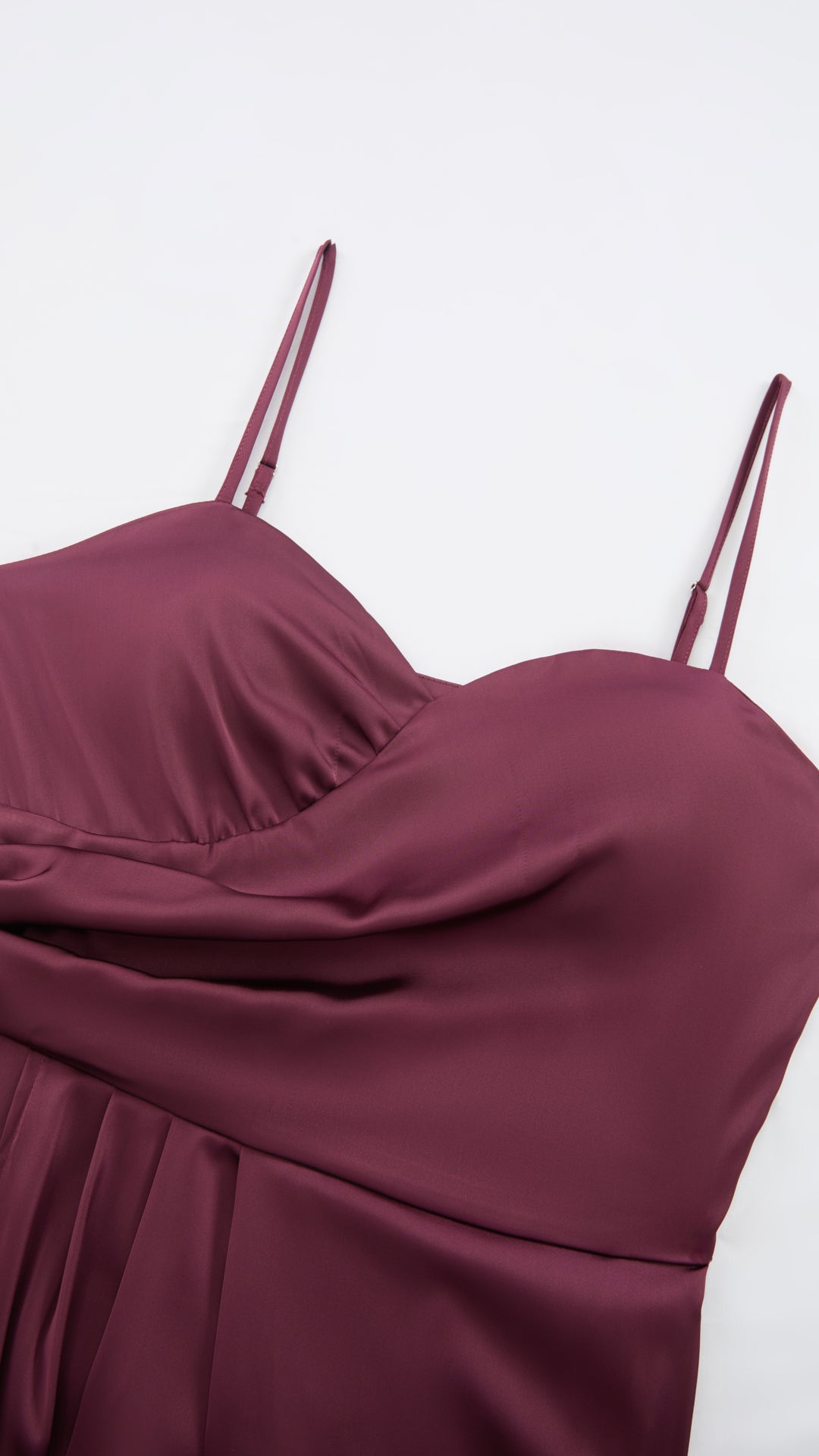 Abito Lungo a Spalline in Satin con Busto a Cuore - Eleganza per Matrimoni e Serate Speciali