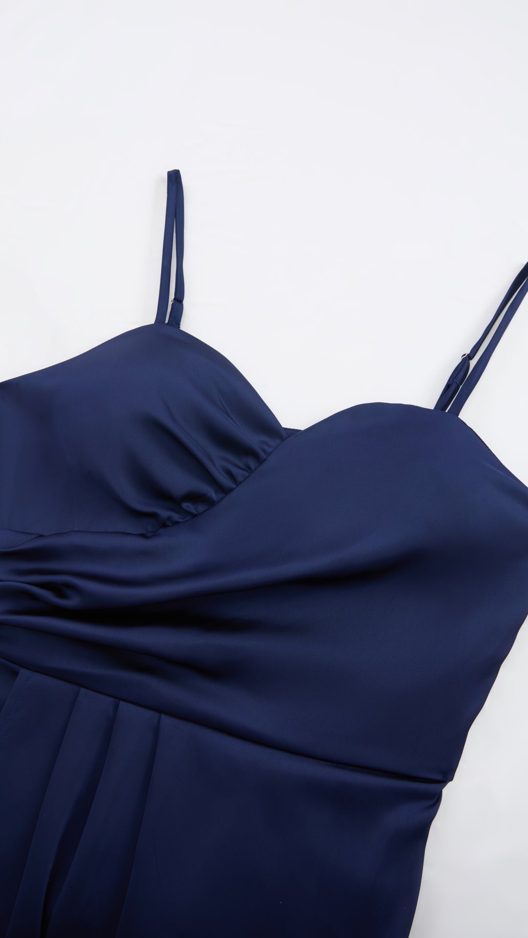 Abito Lungo a Spalline in Satin con Busto a Cuore - Eleganza per Matrimoni e Serate Speciali