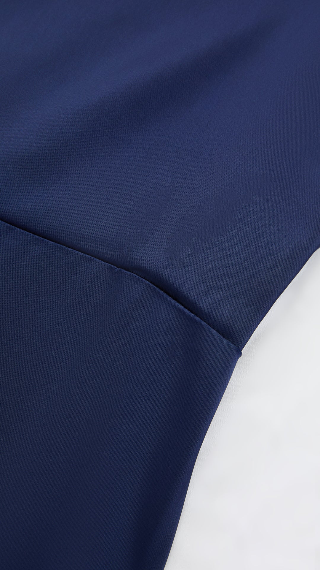 Abito Lungo a Spalline in Satin con Busto a Cuore - Eleganza per Matrimoni e Serate Speciali