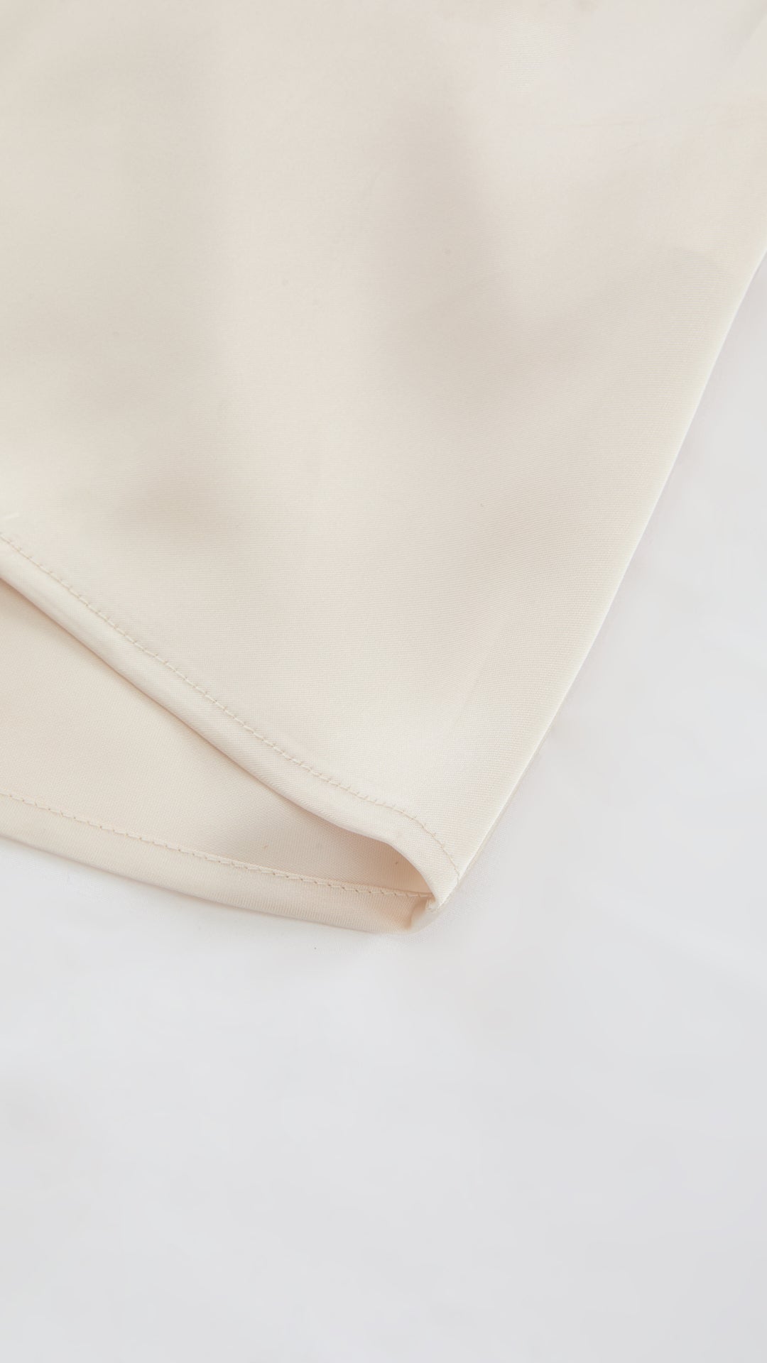 Abito Lungo a Spalline in Satin con Busto a Cuore - Eleganza per Matrimoni e Serate Speciali