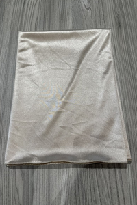 Titolo: Sciarpa "Lunara" – Eleganza satinata in tinta unita (solo lo scialle, non incluso l'abito)