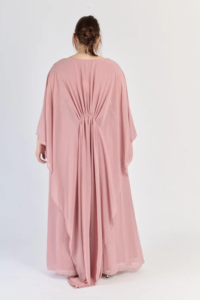 Abito “Callista” – Vestito Lungo con Drappeggio e Maniche a Mantella (Taglie comode)