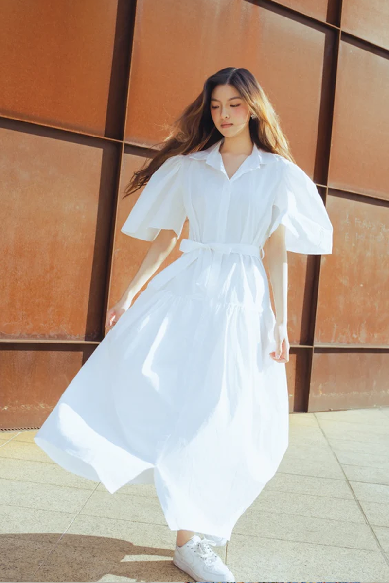 Rochie „Cloud” – Cămașă lungă din bumbac cu mâneci voluminoase și curea