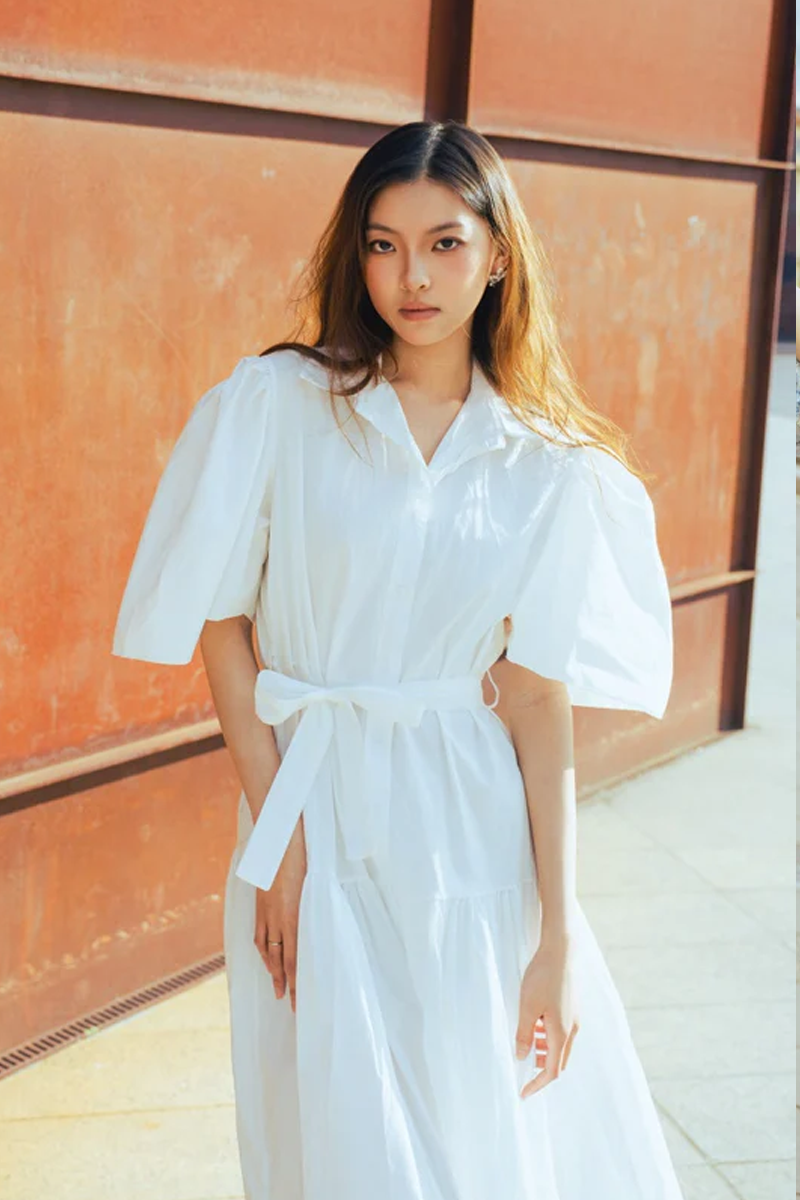 Abito “Nube” – Camicia Lunga in Cotone con Maniche Voluminose e Cintura