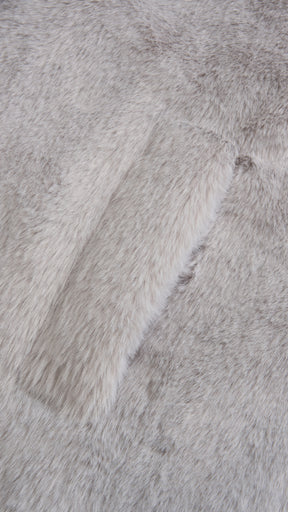 Cappotto medio in peluche sintetica con colletto a revers