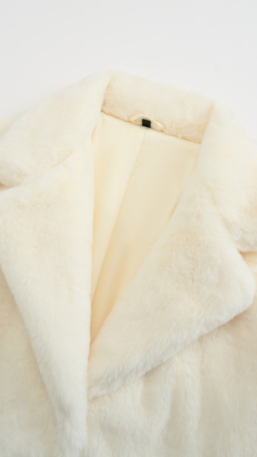Cappotto lungo in peluche sintetica con colletto a revers