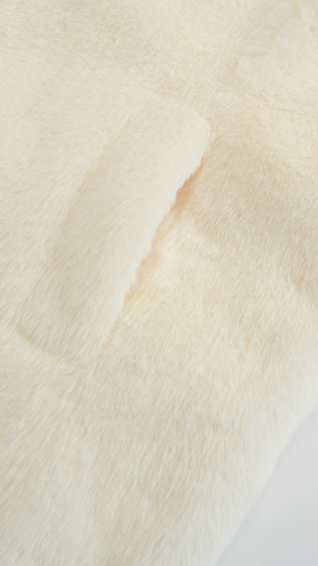 Cappotto lungo in peluche sintetica con colletto a revers