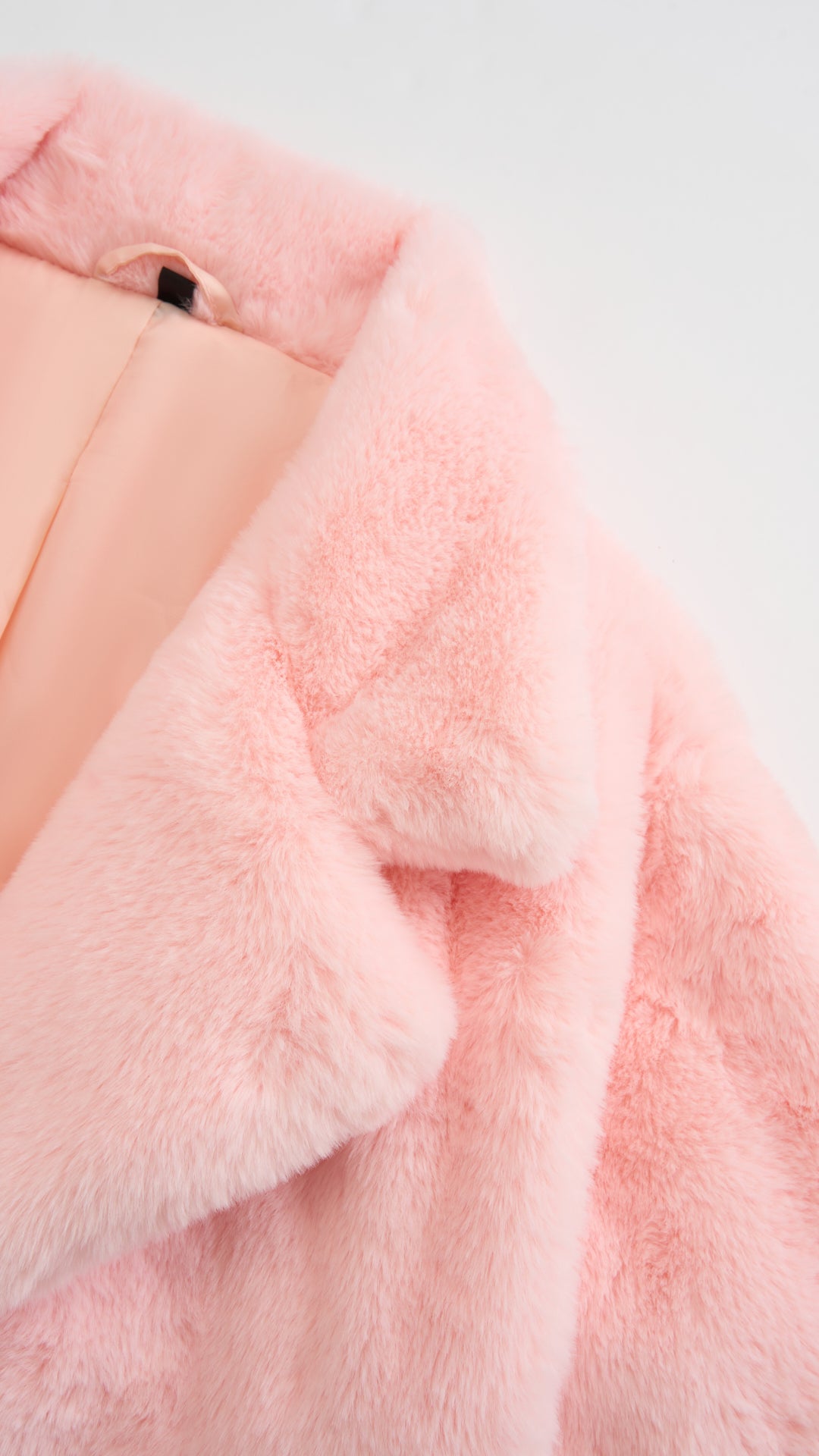 Cappotto lungo in peluche sintetica con colletto a revers