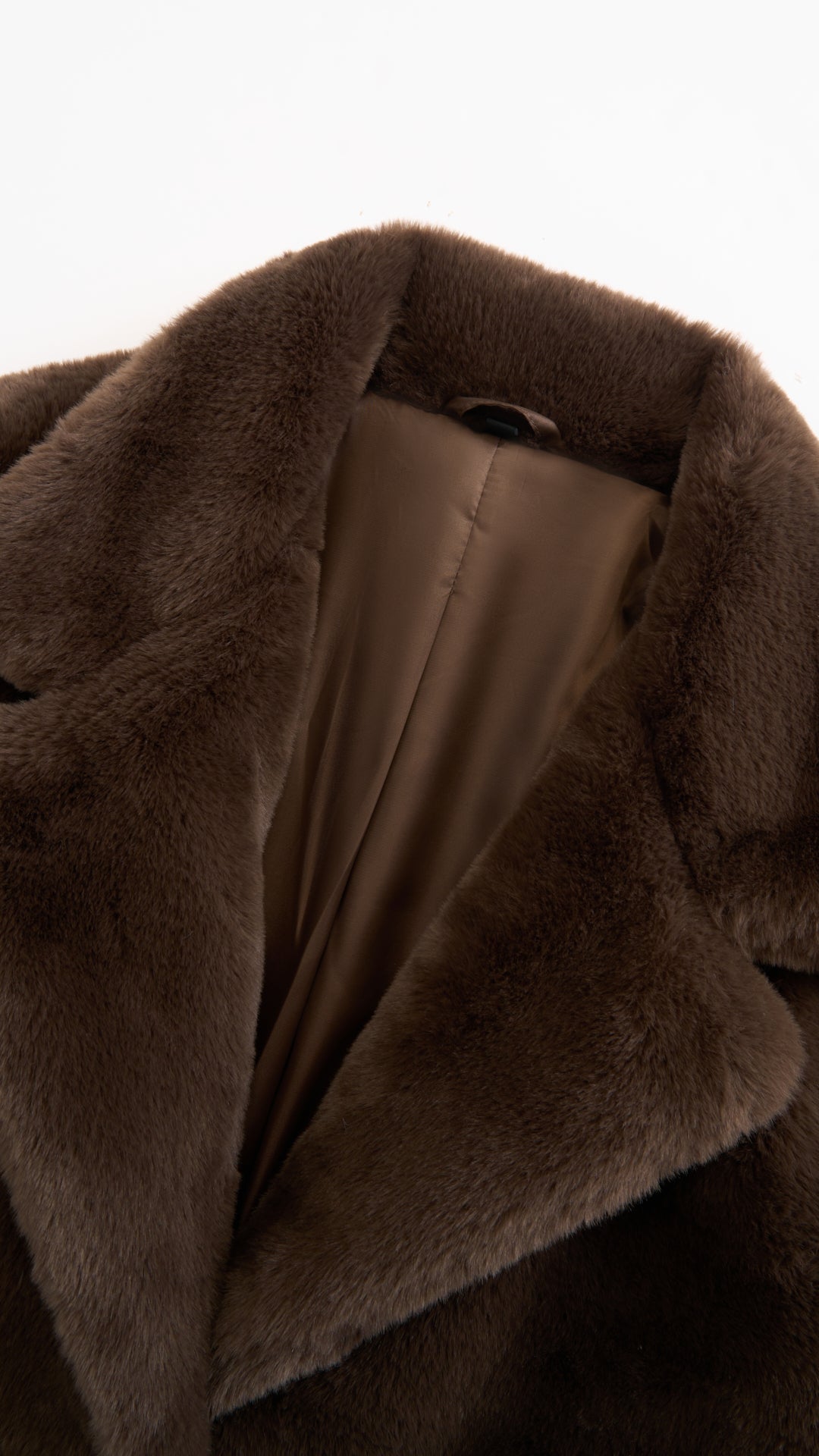 Cappotto lungo in peluche sintetica con colletto a revers