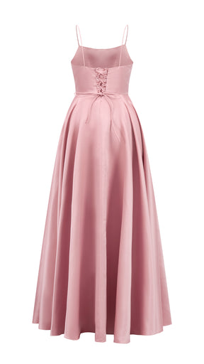 Abito da sera con spalline sottili e gonna a maxi