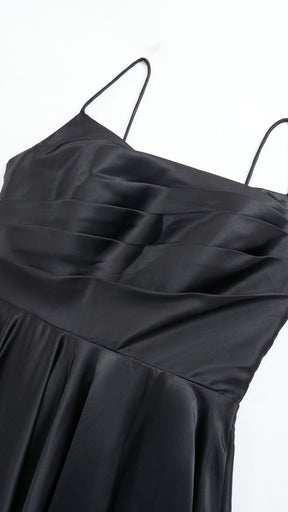 Abito da sera con spalline sottili e gonna a maxi