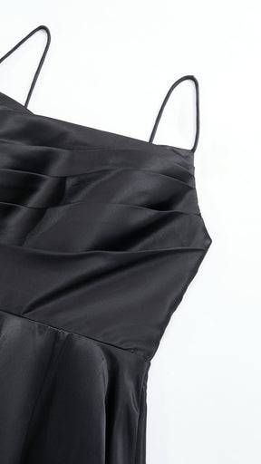 Abito da sera con spalline sottili e gonna a maxi