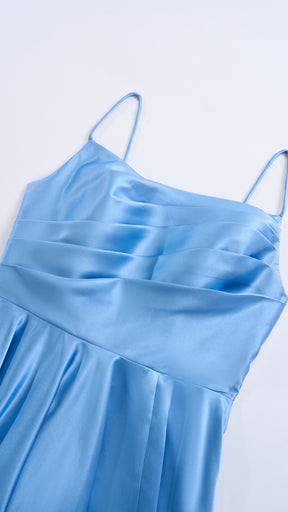 Abito da sera con spalline sottili e gonna a maxi