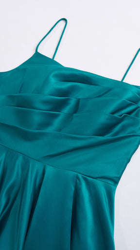 Abito da sera con spalline sottili e gonna a maxi