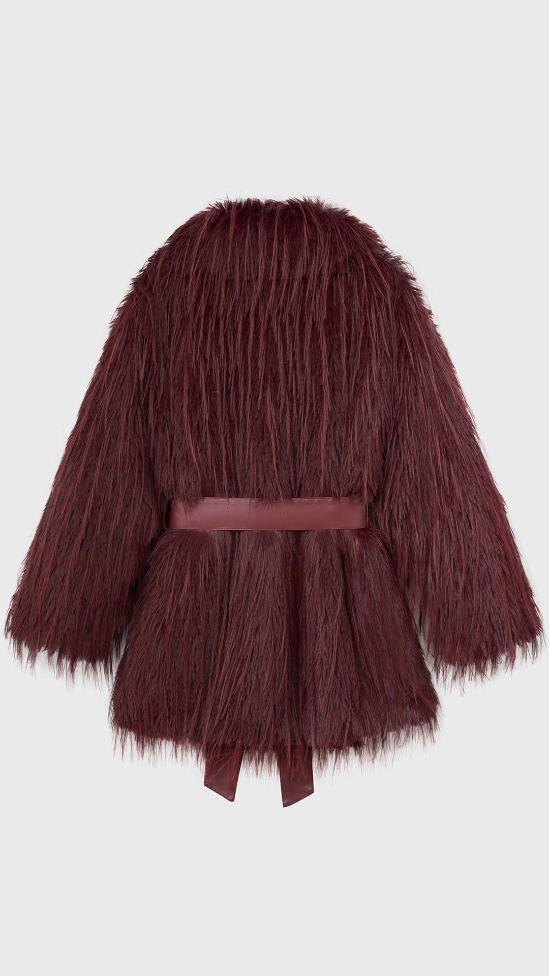 Cappotto corto in pelliccia sintetica a frange con cintura