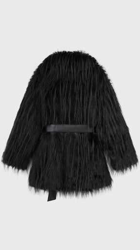 Cappotto corto in pelliccia sintetica a frange con cintura