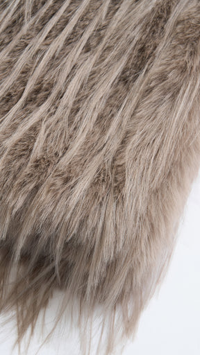 Cappotto corto in pelliccia sintetica a frange con cintura