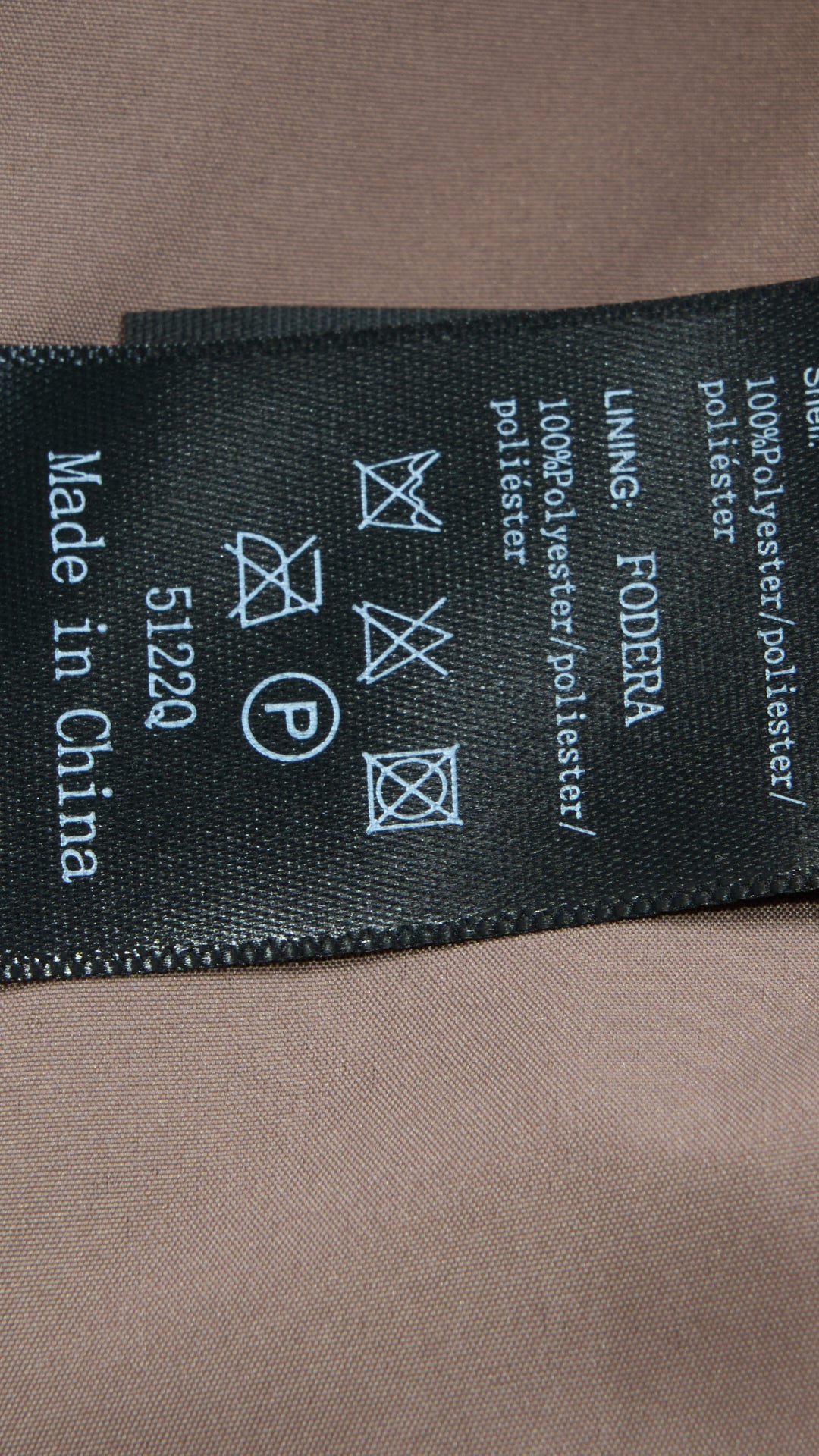 Giacca cropped in pelliccia sintetica con collo e zip frontale