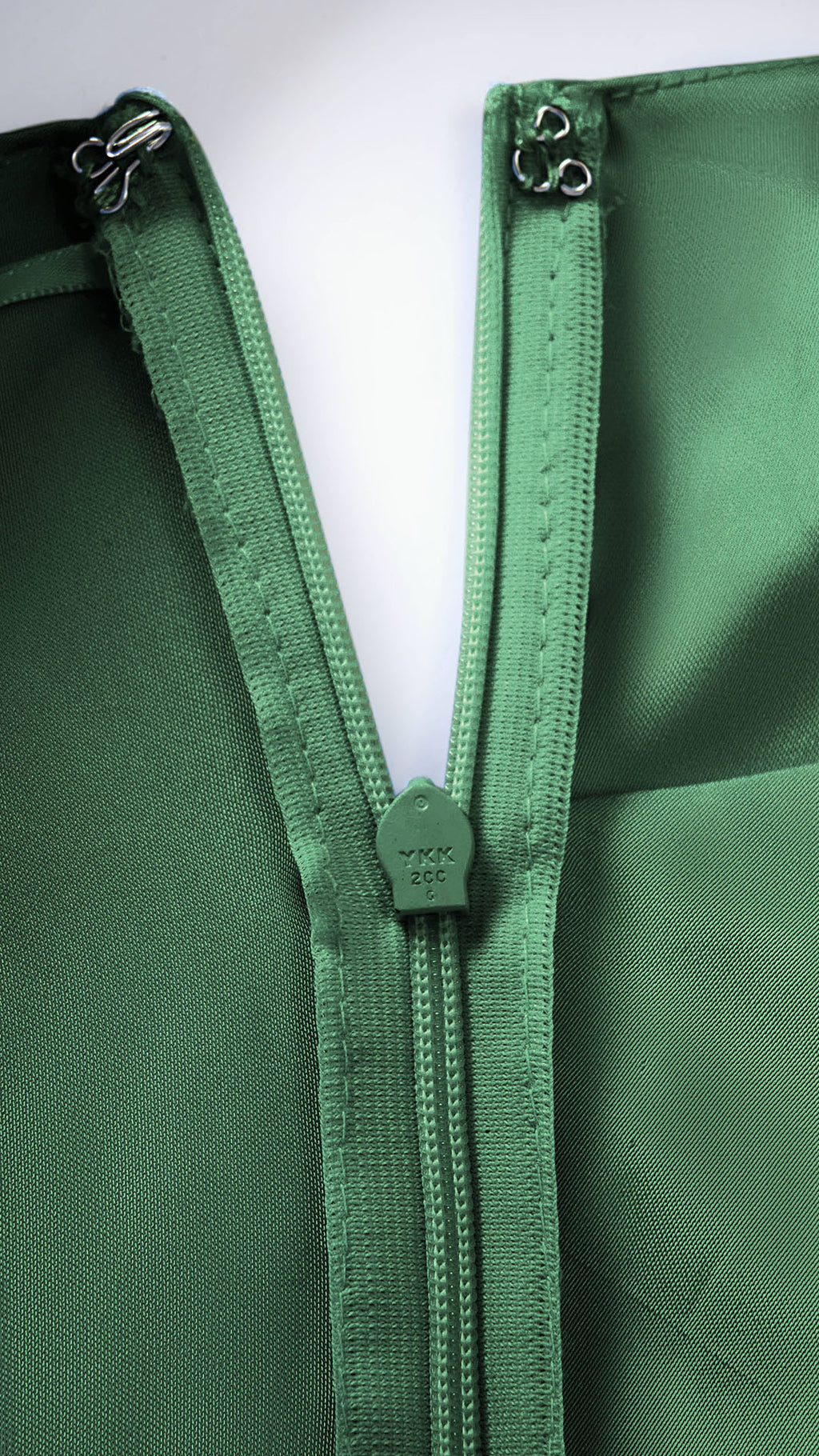 Abito Lungo Monospalla in Satin con Spacco - Eleganza Senza Tempo per Matrimoni e Serate